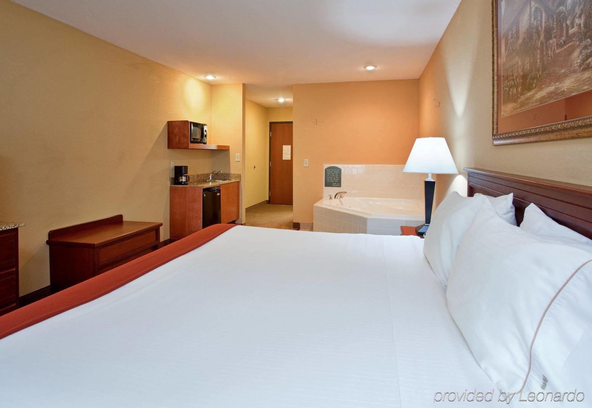 Holiday Inn Express Hotel & Suites Maryville By Ihg Номер фото